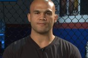 Robbie Lawler sofreu grave lesão no joelho contra Rafael dos Anjos